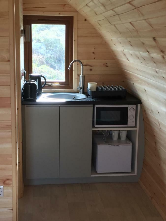 Earls View Maxi Pod Hotel Carna Bagian luar foto