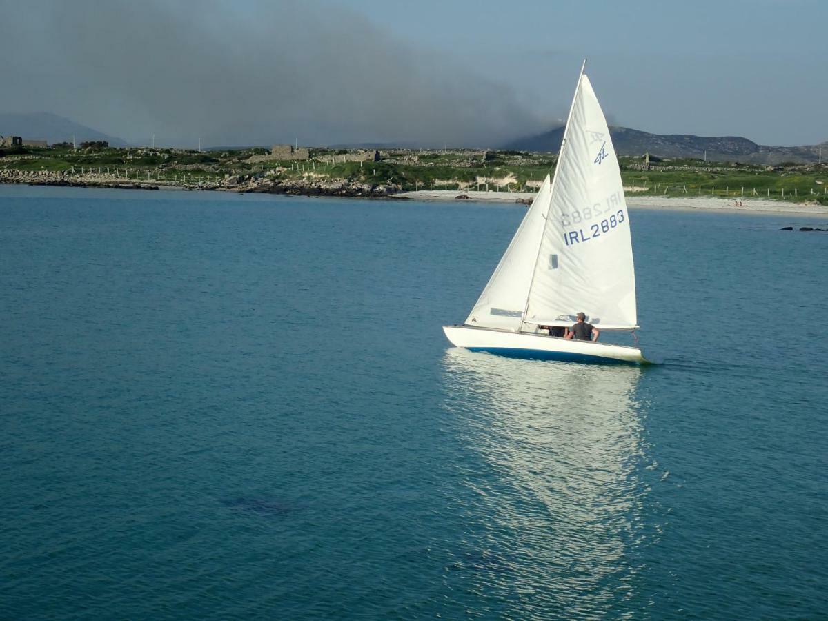 Earls View Maxi Pod Hotel Carna Bagian luar foto